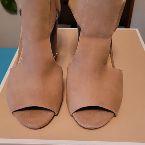 Michael Kors Suede heels - Picture 2 of 5